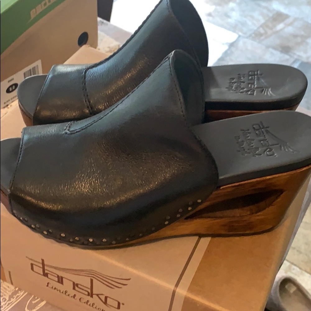 Dansko limited edition! Leather wooden heels.